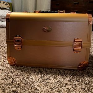 Rose gold Ovonni makeup organizing case